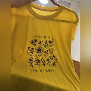 Adorable yellow bee tee 💛